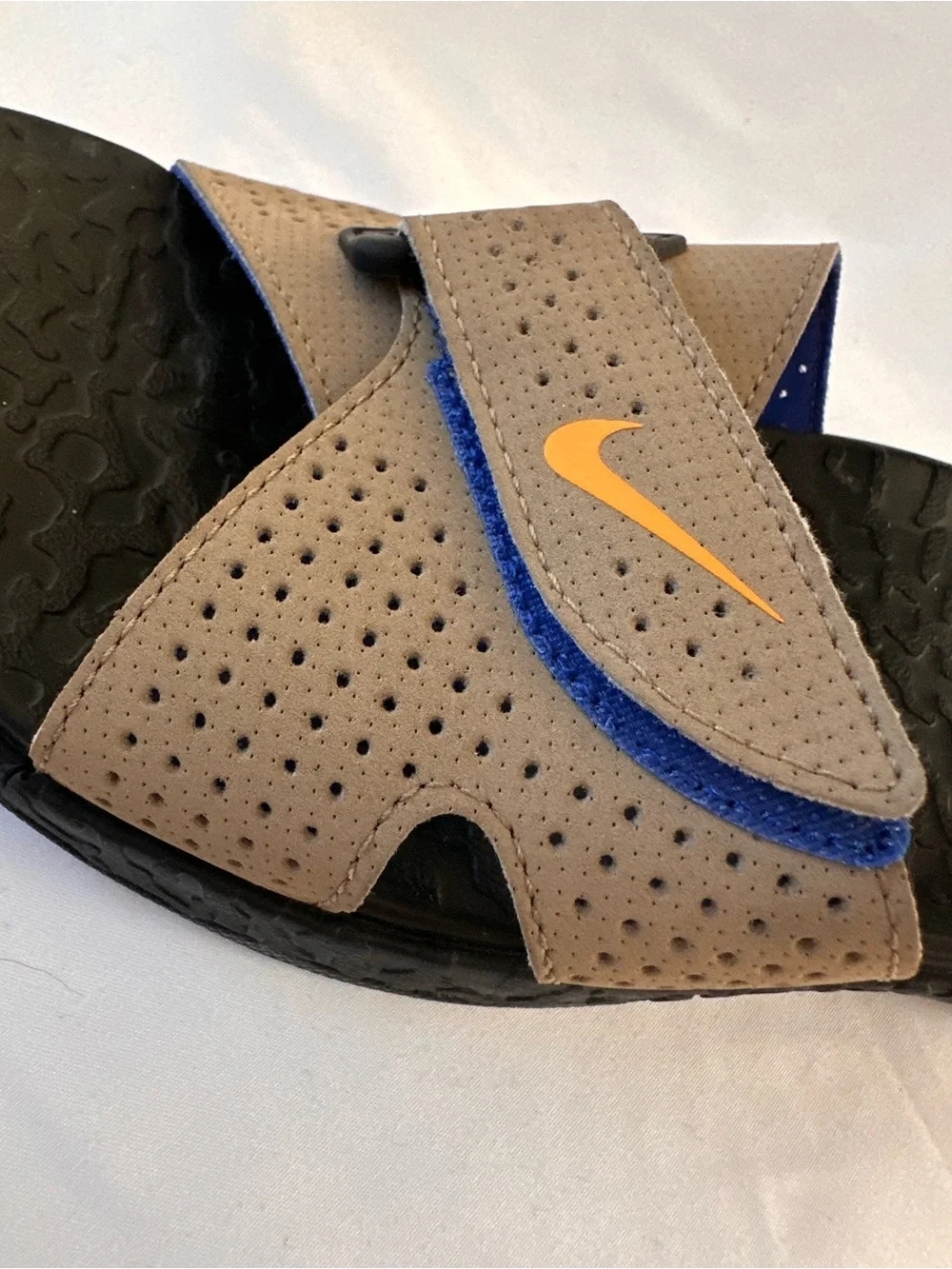 Nike Men’s Sandals in Brown with Blue Accents